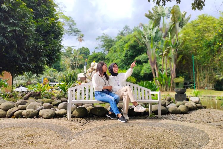Fasilitas tempat duduk di Taman Akuatik, Kebun Raya Bogor