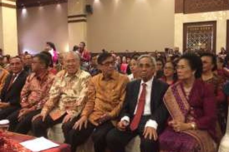 Politisi senior Partai Demokrasi Indonesia Perjuangan, Sabam Sirait genap berusia 80 tahun. Acara perayaan hari ulang tahunnya digelar di Balai Kartini, Jakarta, Sabtu (15/10/2016).