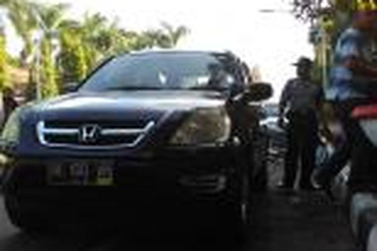 Ini mobil milik Binson Damanik, PNS Pemkab Simalungun yang dibobol maling saat ditinggal makan siang di Jalan Merdeka, Pematangsiantar, Sumatera Utara, Rabu (3/6/2015).