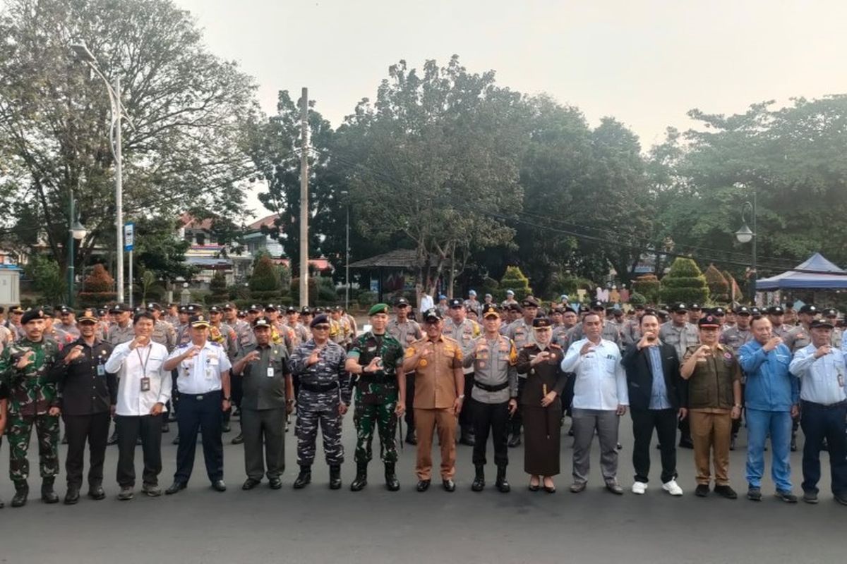 Wali Kota Cilegon Helldy Agustian saat menghadiri Apel Gelar Pasukan Operasi Kepolisian Mandiri Kewilayahan Mantap Praja Maung 2024 di halaman Mapolres Cilegon, Banten, Senin (26/8/2024).