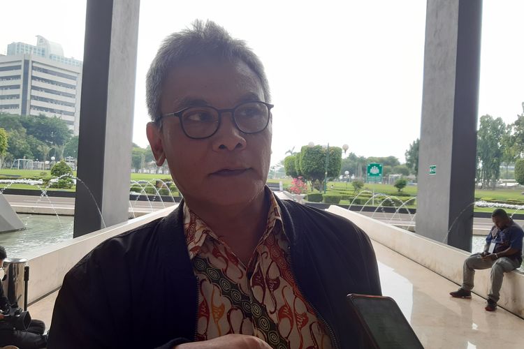 Anggota Komisi II DPR Johan Budi di Kompleks Parlemen, Senayan, Jakarta, Senin (16/12/2019).