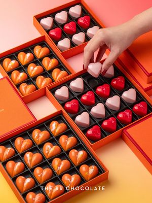 Bingung pilih kado Valentine? Intip 7 rekomendasi cokelat lokal hingga premium impor yang manis dan berkesan untuk orang tersayang.
