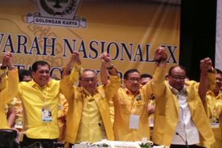 Aburizal Bakrie usai terpilih secara aklamasi dalam Musyawarah Nasional IX Partai Golkar