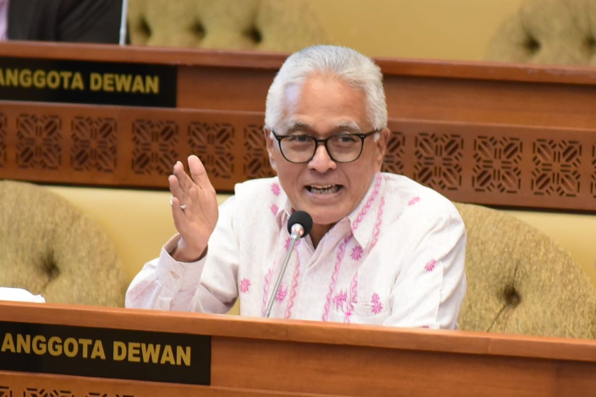 Anggota Komisi II DPR RI Guspardi Gaus saat rapat kerja Komisi II DPR RI bersama Otorita IKN di Gedung Nusantara, Senayan, Jakarta, Senin (18/3/2024). 