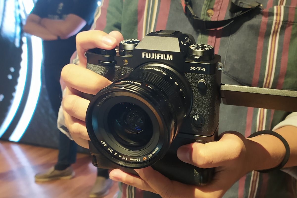 Kamera mirrorless Fujifilm X-T4 dalam acara peluncurannya di Jakarta, Kamis (27/2/2020). 