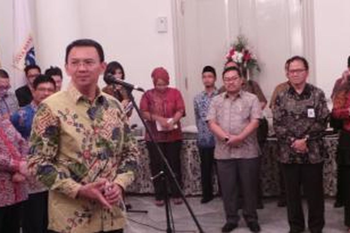 Gubernur DKI Jakarta Basuki Tjahaja Purnama saat menyampaikan sambutan dalam peluncuran Go-Busway, Qlue Transit, dan infrastruktur operation control center, di Balai Kota, Rabu (28/10/2015).