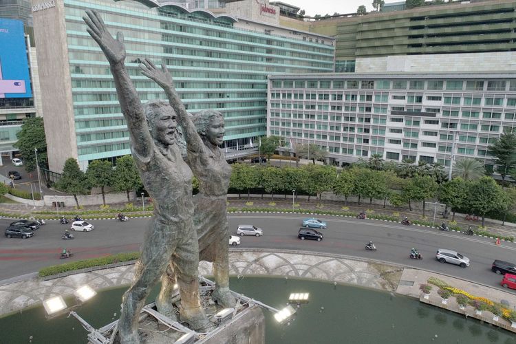 Mengapa Sosok Dua Patung di Bundaran HI Menghadap ke Utara?