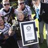 Nenek Berusia 103 Tahun Cetak Rekor Dunia Terbang Parasut Tandem