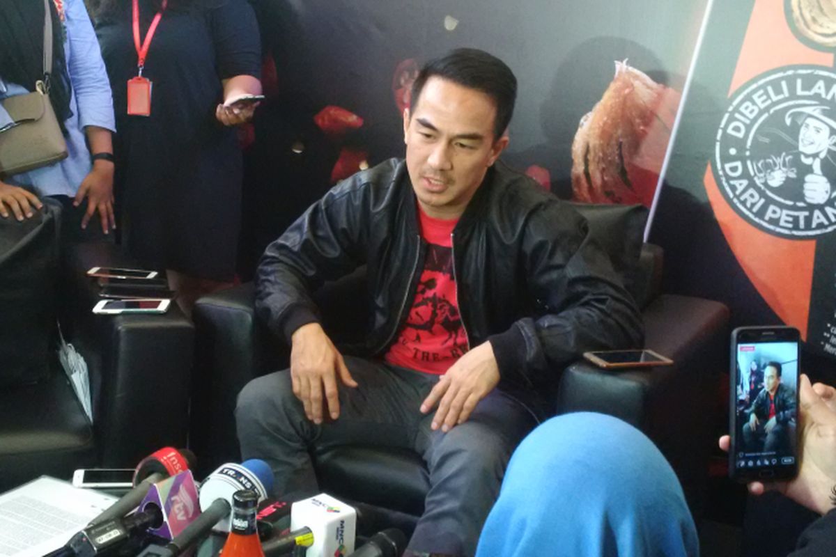 Joe Taslim di sela peluncuran produk saus sambal Jawara di Kedai Kopi 89, Kemang Raya, Jakarta Selatan, Kamis (13/9/2018).