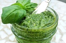 3 Tips Bikin Saus Pesto di Rumah, Cegah Warna Jadi Hitam