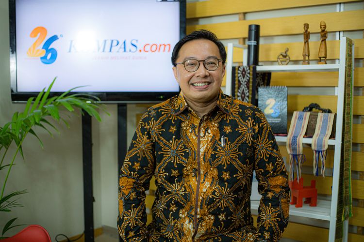 Anggota Komisi I DPR RI, Bobby Adhityo Rizaldi, berposes seusai menjadi narasumber dalam program Gaspol di Kompas.com, Palmerah, Jakarta, Selasa (9/8/2022). 