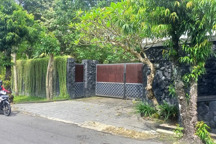 Suasana rumah Rafael Alun Trisambodo di Jalan Ganesha II/2 Kota Yogyakarta, Senin (27/2/2023)
