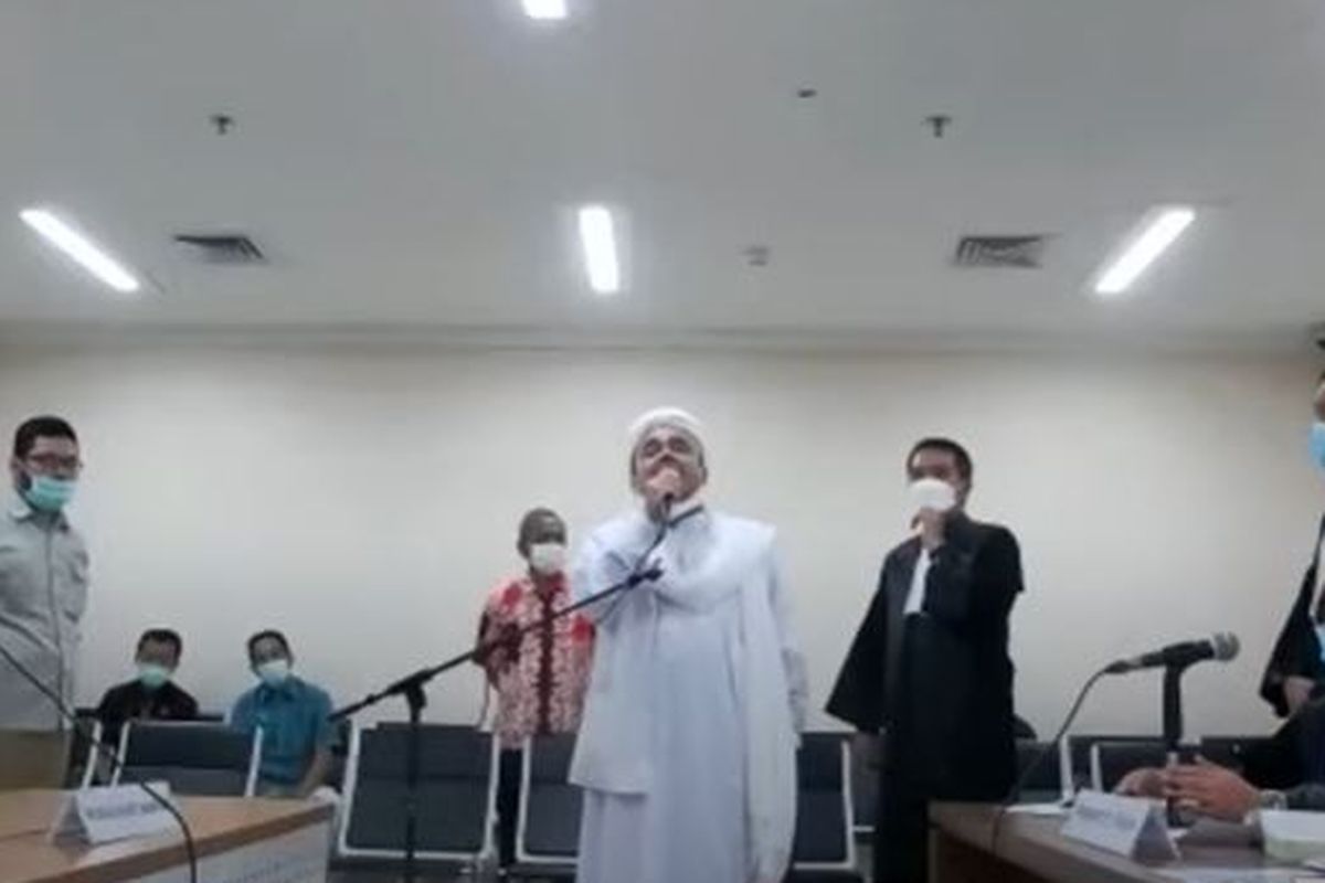 Terdakwa Rizieq Shihab tampak marah-marah dalam sidang lanjutan di Pengadilan Negeri Jakarta Timur, Jumat (19/3/2021).