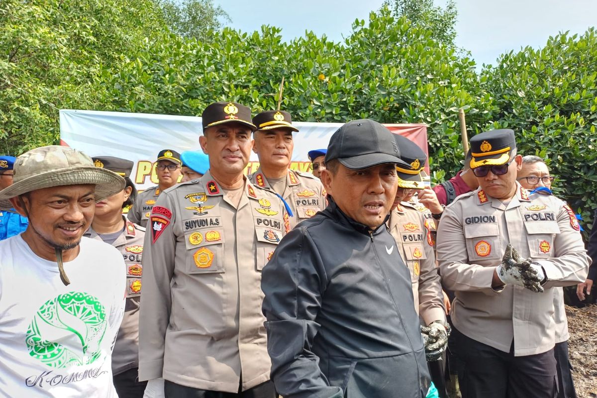 Kapolda Metro Jaya, Irjen Karyoto saat ditemui usai kegiatan Peduli Kebersihan Lingkungan Laut, di kawasan Hutan Mangrove, Muara Angke, Jakarta Utara, Kamis (13/7/2023). 