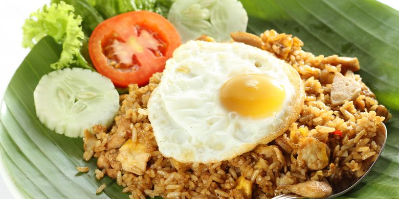 Ilustrasi nasi goreng telur ceplok. 