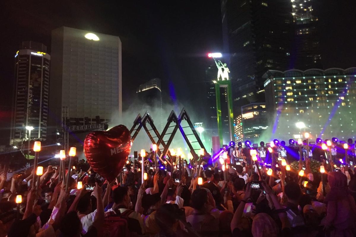 Pawai obor dalam rangka Jakarta Muhharam Festival Indonesia di Bunderan HI, Jakarta Pusat, Sabtu (31/8/2019).