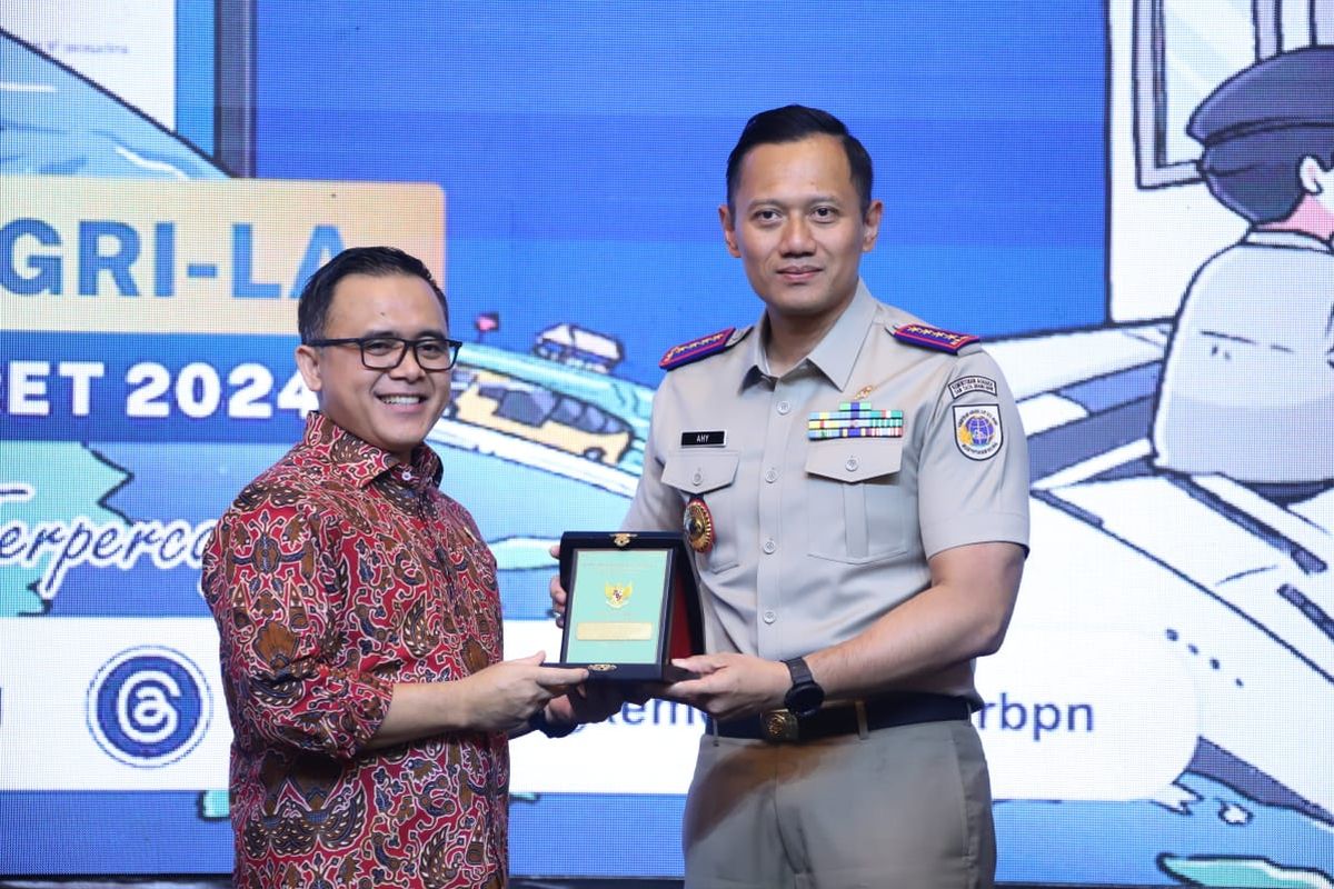 Menteri Pendayagunaan Aparatur Sipil Negara Reformasi Birokrasi (Menpan-RB) Abdullah Azwar Anas dan Menteri Agraria dan Tata Ruang/Kepala Badan Pertanahan Nasional (Menteri ATR/Kepala BPN) Agus Harimurti Yudhoyono dalam Rapat Kerja Nasional (Rakernas) Kementerian ATR/BPN Tahun 2024, di Jakarta, Kamis (7/3/2024).



