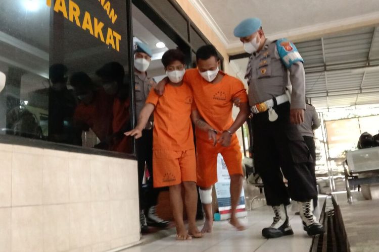 Salah satu pelaku yang aniaya dan lindas seorang pria di Bandung dengan motor, ditembak polisi karena berupaya kabur dan melawan saat hendak ditangkap.