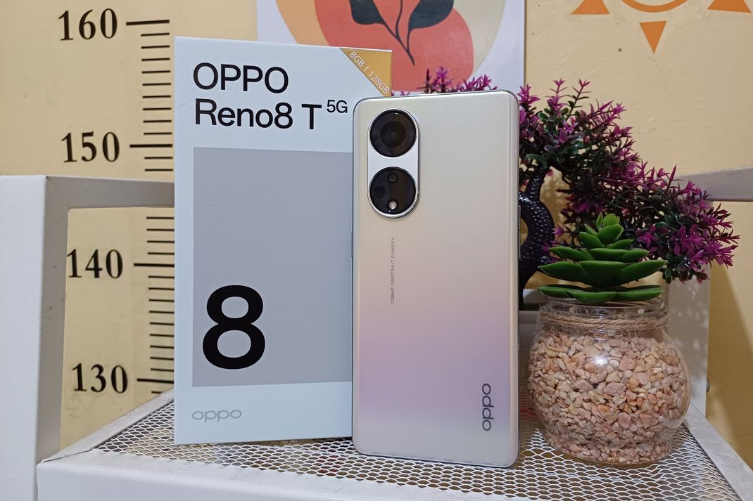 Oppo Reno8 T 5G dan kotak penjualannya