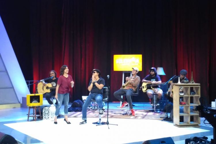 Artis musik reggae Steven Jam tampil di program Selebrasi (Selebritas Beraksi) yang ditayangkan langsung dari Studio 1 Kompas TV, Palmerah Selatan, Selasa (4/9/2018).