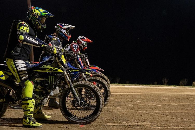 Valentino Rossi dan pebalap VR46 Riders Academy sering berlatih di sirkuit dirt track