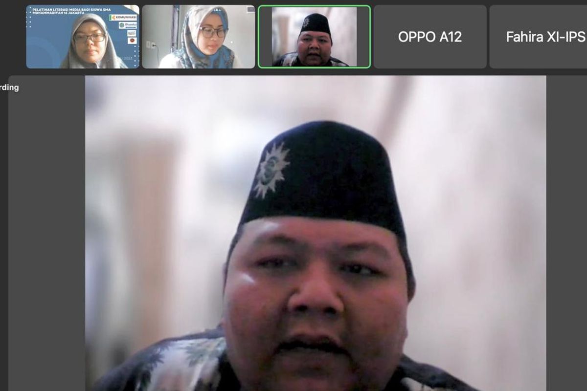 Kepala Sekolah SMA Muhammadiyah 16 Jakarta, Arif Rachman Hakim menjadi narasumber dari pelatihan literasi media yang dibuat oleh Kampus Uhamka.