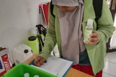 SMKN 13 Bandung Bagikan Hand Sanitizer Gratis Hasil Produksinya