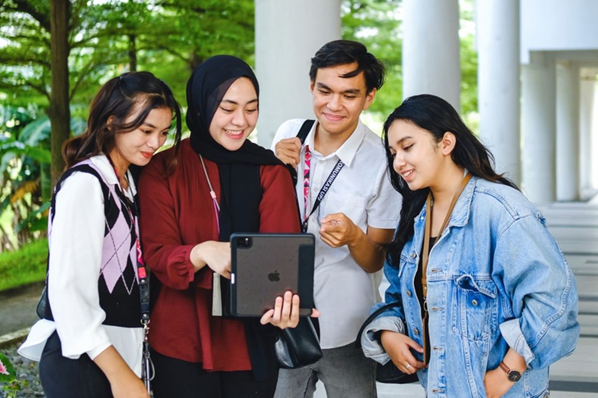 Universitas Pembangunan Jaya (UPJ) menghadirkan Program Kelas Karyawan sebagai jembatan bagi para pekerja untuk terus tumbuh tanpa harus memilih antara karier atau pendidikan.