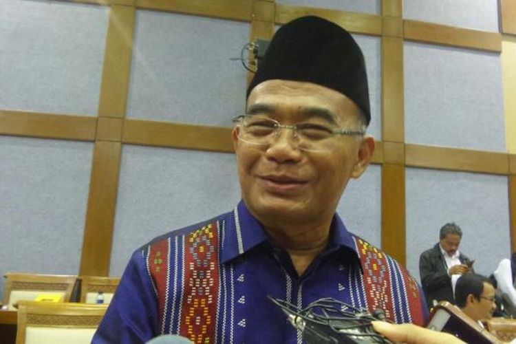 Menteri Pendidikan dan Kebudayaan Muhadjir Effendy di Kompleks Parlemen, Senayan, Jakarta, Kamis (1/12/2016)
