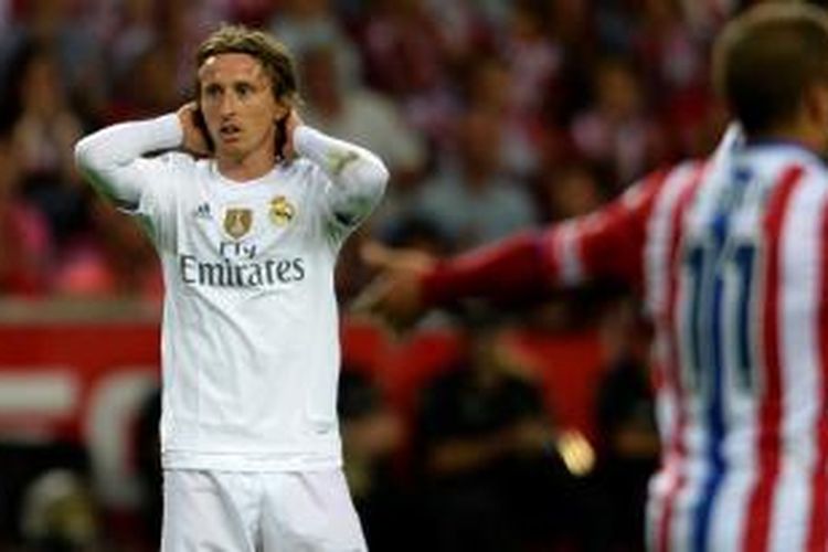 Ekspresi gelandang Real Madrid, Luka Modric saat melawan Sporting Gijon pada lanjutan La Liga di Stadion el Molinon, 23 Agustus 2015.