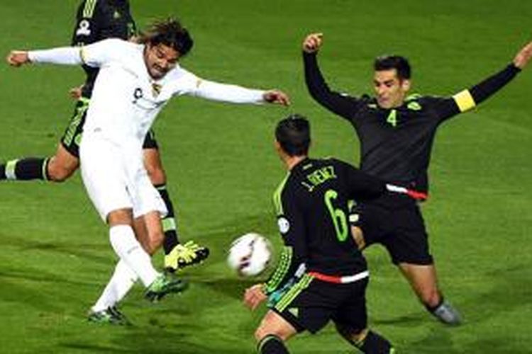 Bolivia memaksa hasil imbang tanpa gol menghadapi Meksiko pada laga Grup A Copa America 2015, Jumat (12/6/2015). 