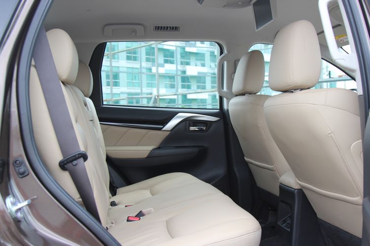 Kompas.com mendapat kesempatan melihat lebih dekat ubahan pada Mitsubishi Pajero Sport Dakar Ultimate 4x2 terbaru. SUV ini mendapat pembaruan di sisi eksterior dan interior