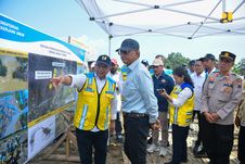 Menteri Dody Instruksikan Normalisasi Sungai Saat Tinjau Penanganan Tanggul Jebol Sungai Tuntang di Grobogan
