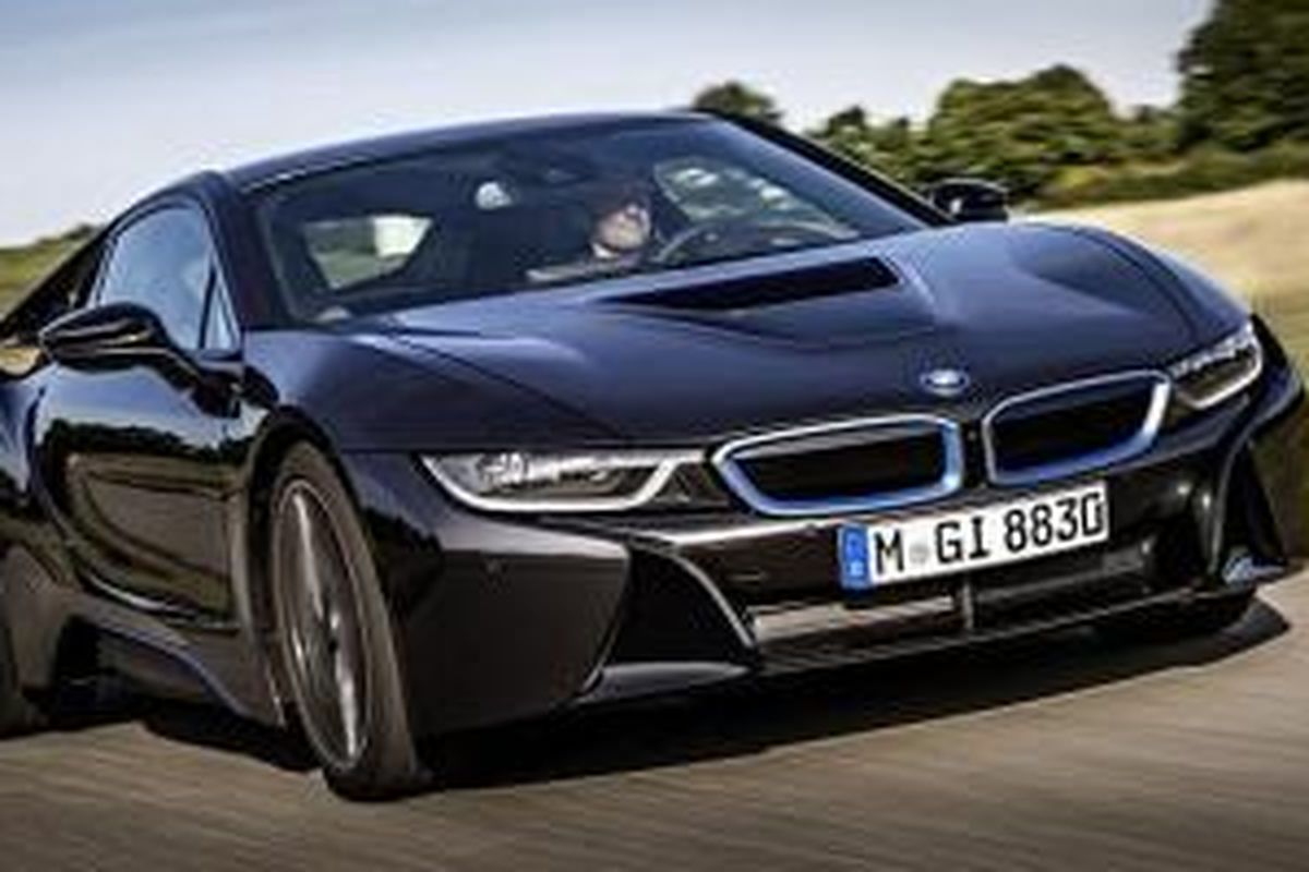 BMW i8S yang punya kemampuan setara supercar