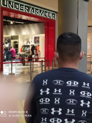 Pengunjung di gerai perlengkapan olahraga Under Armour di Pantai Indah Kapuk (PIK) Avenue, Jakarta Utara, Rabu (16/3/2022).

Under Armour mengembangkan untuk kali pertama brand house dengan city concept yakni konsep gerai yang menawarkan sisi visual, penataan, dan fitur berbeda di PIK Avenue ketimbang di gerai Under Armour lainnya. 