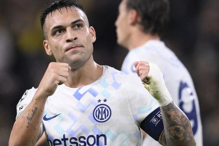 Penyerang Inter Milan asal Argentina, Lautaro Martinez, merayakan gol kedua timnya dalam laga Liga Champions antara Union Saint-Gilloise (Belgia) dan Inter Milan (Italia) di Stadion RSC Anderlecht, Brussels, pada 21 Oktober 2025.