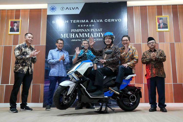 ALVA, perusahaan lifestyle mobility solution yang hadir melalui produk motor listrik dan gaya hidup, mewujudkan komitmennya mendukung gaya hidup berkelanjutan melalui penyerahan armada motor listrik kepada Persyarikatan Muhammadiyah.