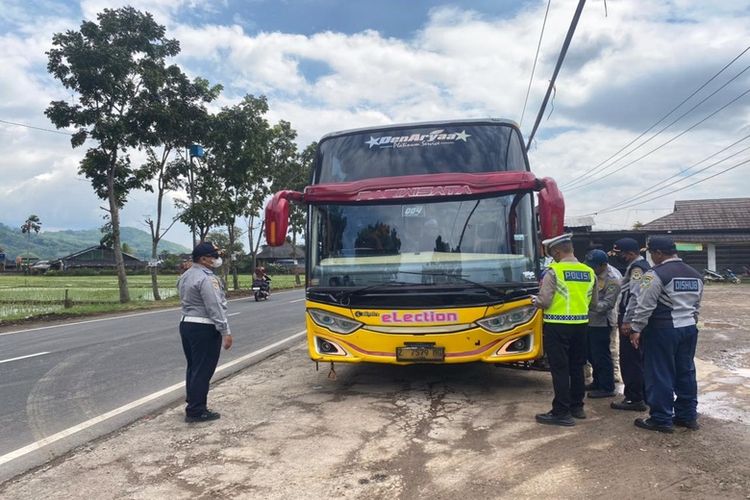 Pemprov jabar siapkan 74 armada bus untuk mudik gratis 2026. 