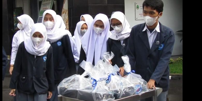  Sekolah Menengah Kejuruan (SMK) Negeri 9 Kota Bandung agendakan program Rantang Siswa.
