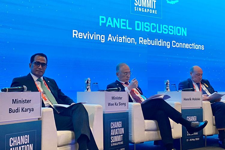 Menhub Budi Karya Sumadi pamer keberhasilan penanganan lebaran 2022 di Changi Aviation Summit, Singapura, Selasa (17/5/2022). 