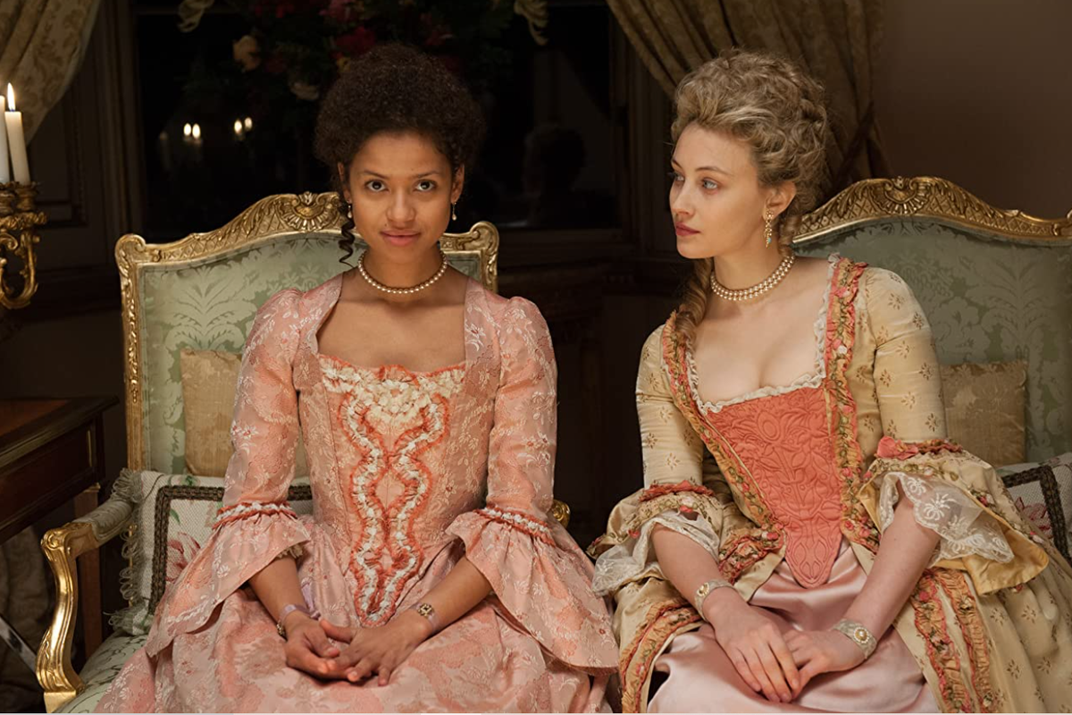 Gugu Mbatha-Raw dan Sarah Gadon dalam film drama Belle (2013).