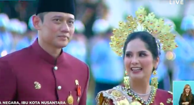 AHY dan Annisa Pohan Dapat Sepeda dari Jokowi, Menang Busana Adat Terbaik
