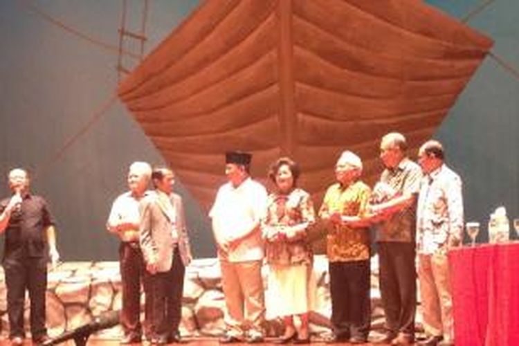 Calon presiden Prabowo Subianto, berdialog bersama para panelis kebudayaan, di Taman Ismail Marzuki, Jakarta, Sabtu (28/6/2014).