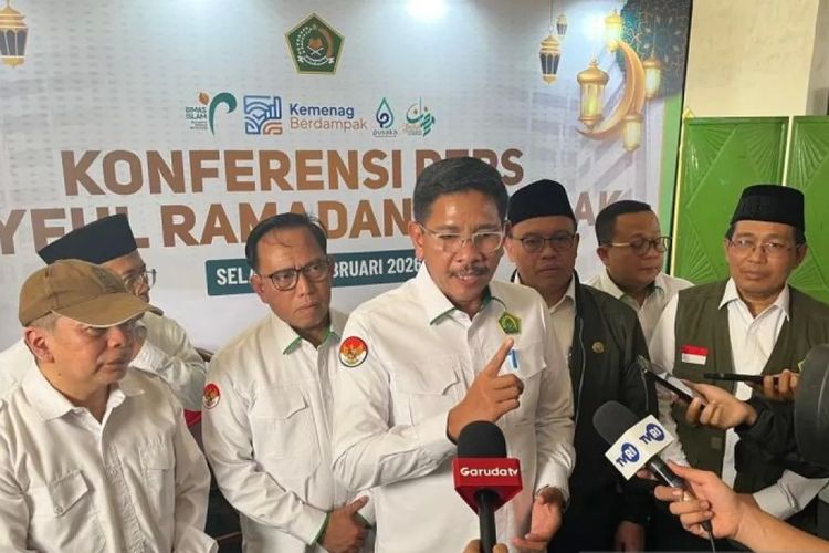 Dirjen Bimas Islam Kemenag Abu Rokhmad saat wawancara cegat usai Konferensi Pers Joyful Ramadhan di Jakarta, Selasa (10/2/2026). 