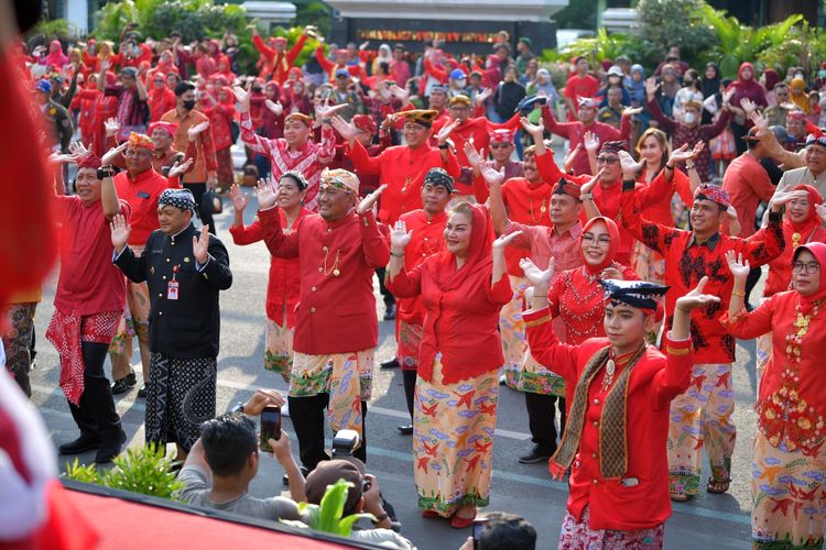 Wali Kota (Walkot) Semarang Hevearita Gunaryanti Rahayu dalam acara peringatan Hari Ulang Tahun (HUT) ke-476 Kota Semarang di Balai Kota Semarang, Selasa (5/2/2023).
