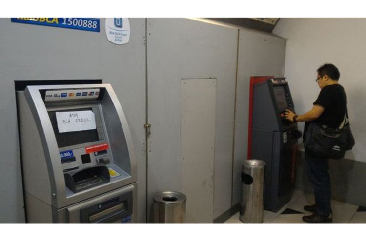 Ilustrasi: ATM di pusat perbelanjaan Sarinah tidak berfungsi, pada Selasa (29/08) karena gangguan pada satelit Telkom 1