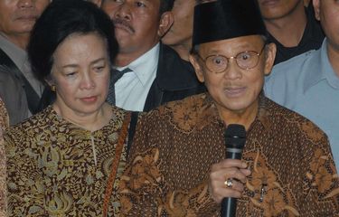 Produser Pak Habibie Happy Nonton Teaser Dan Trailer Film Habibie Ainun 3 Halaman All Kompas Com