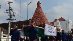 Kirab HUT ke-80 Sultan HB X Tampilkan UMKM dan Hasil Bumi dari Seluruh DIY