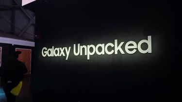 Saat Hujan Tak Urungkan Antusias Sambut Kelahiran Trio Samsung S26 di San Francisco... 