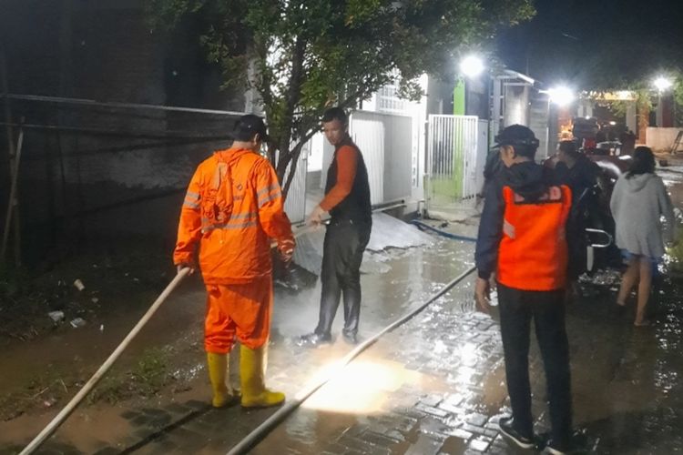 Banjir Mulai Surut, Warga Tembalang Semarang Mulai Pulang ke Rumah
